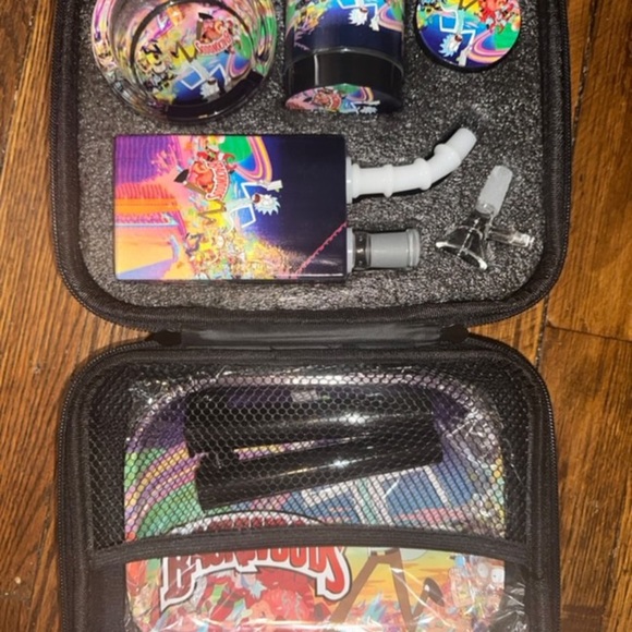 Colorful Smoking Accessory Kit - Picture 4 of 6